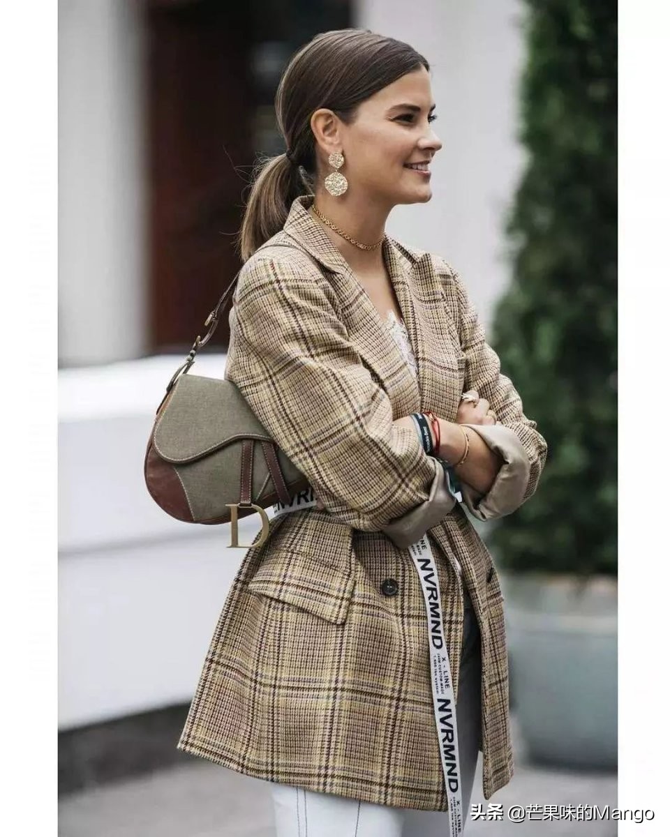 今年秋冬流行穿西装太时髦了,严肃刻板的西装如何穿才能更时髦