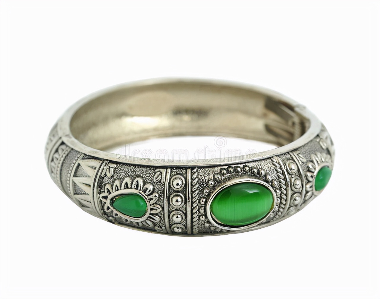 佩戴银饰变黑的原因,佩戴银饰有什么讲究