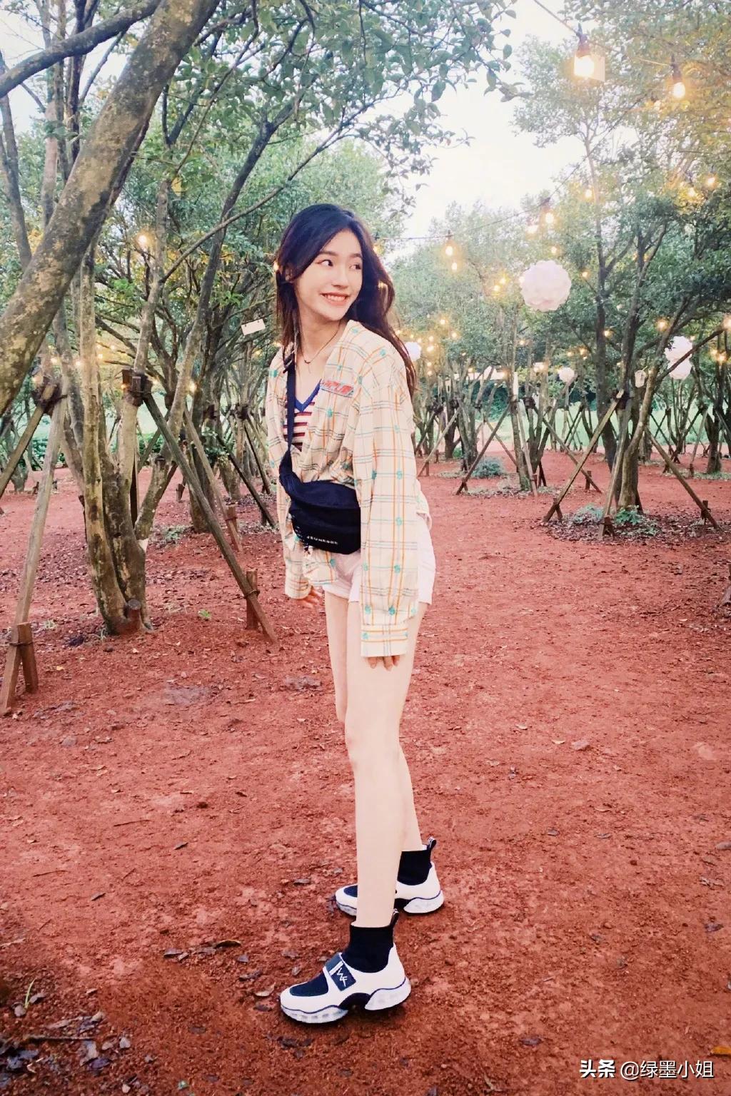 林允重新解锁时尚新看法,林允韩国时尚穿搭