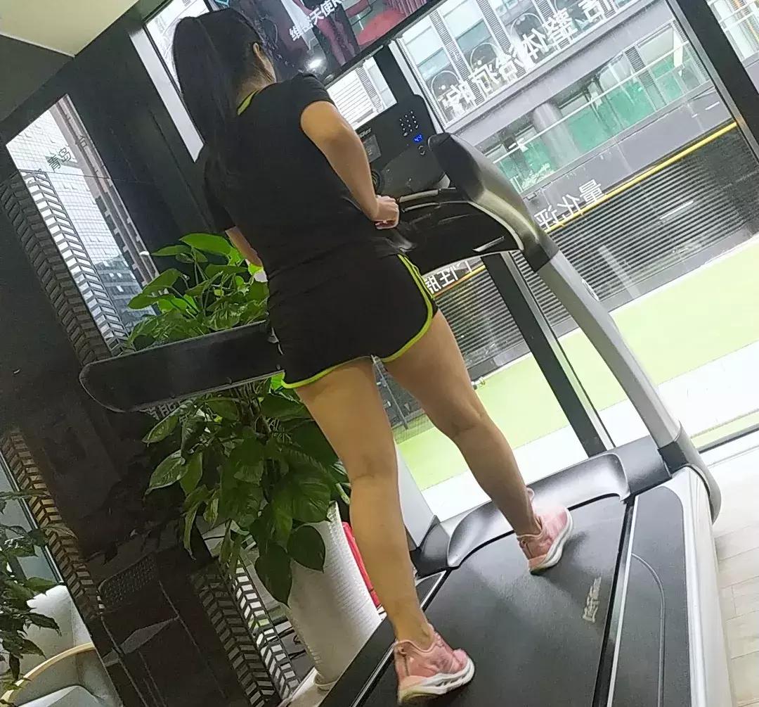 踝关节扭伤会引起扁平足吗,扁平足造成膝关节受伤怎样治疗