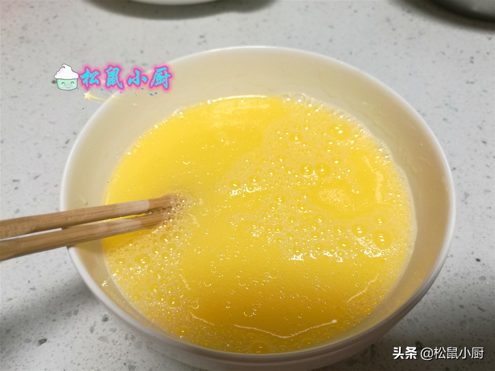 自己在家怎样用面粉炸油条好吃,普通面粉炸油条怎么炸又软又好吃