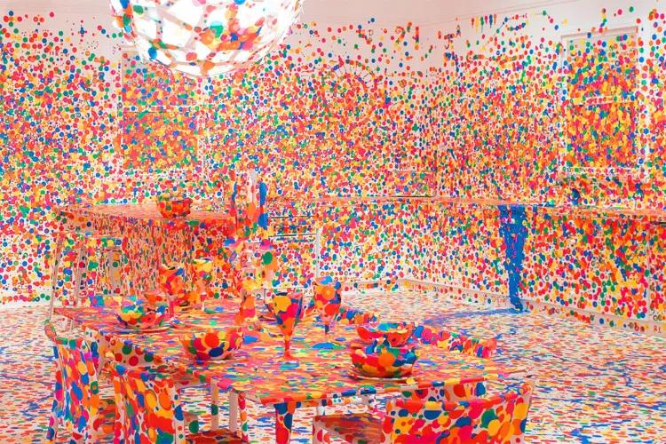 90岁女艺术家，身价几十亿，独居精神病院43年：艺术一半是情色，一半是幻想