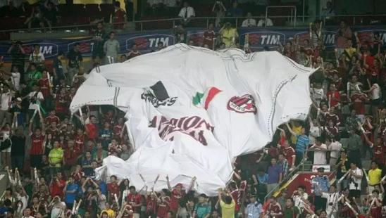 回顾荡气回肠的米兰德比,米兰德比经典比赛