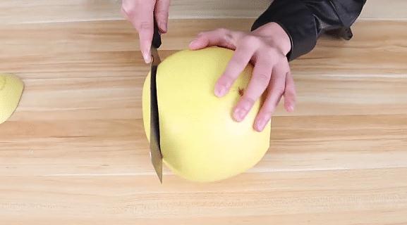 正确的切柚子的巧妙方法,吃柚子的时候怎么切才能保鲜