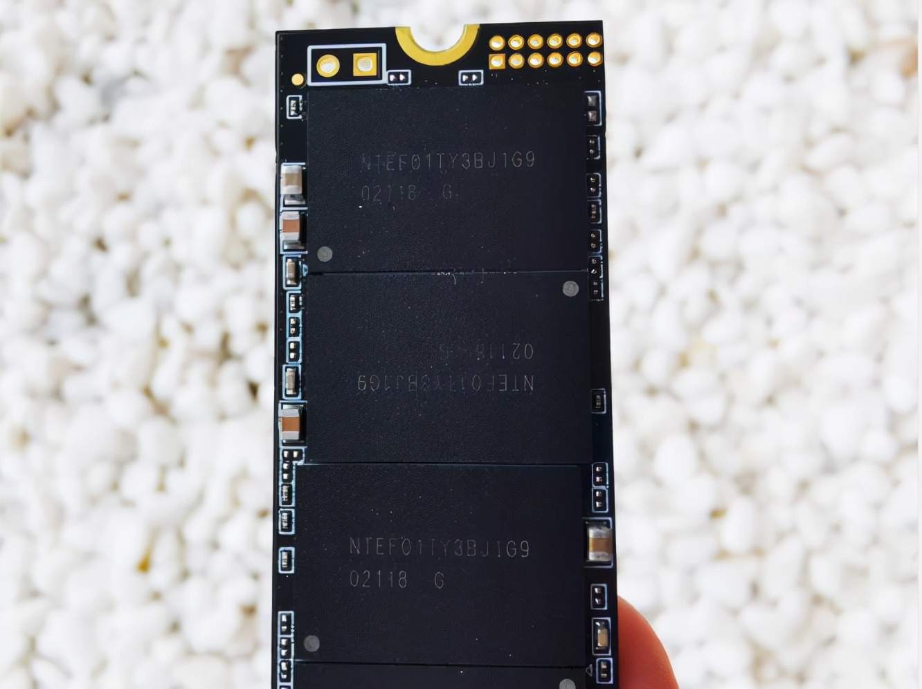 让老电脑飞起来，真香国货朗科NV800NVME固态硬盘实测