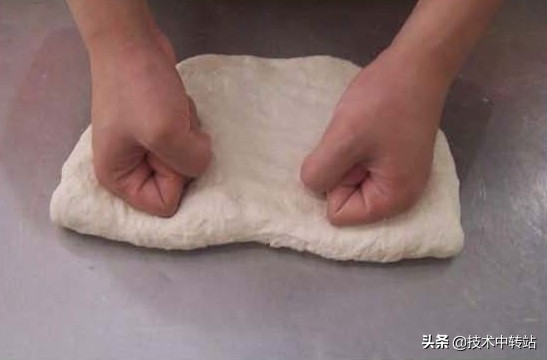 快速做油条的做法和配方的全过程,做早餐油条做法和配方的全过程