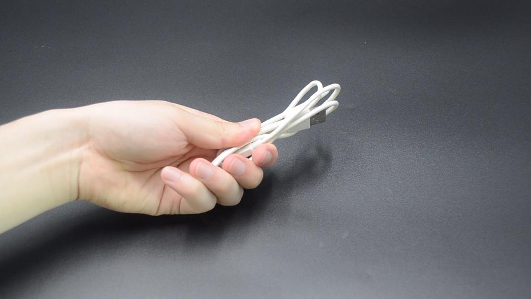 橡皮筋放在衣袖上太厉害了，现在知道为时还不晚，尽快叮嘱家里人