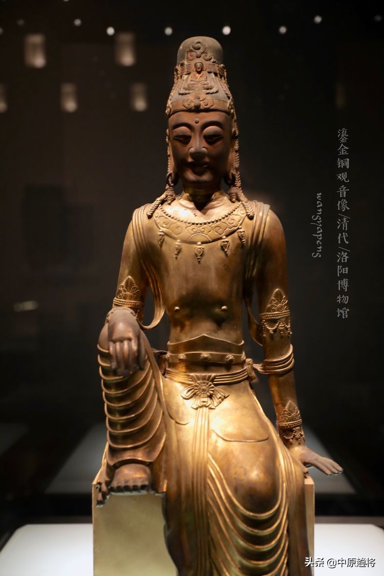 洛阳博物馆专门为二十多件珍宝成立了一个展馆