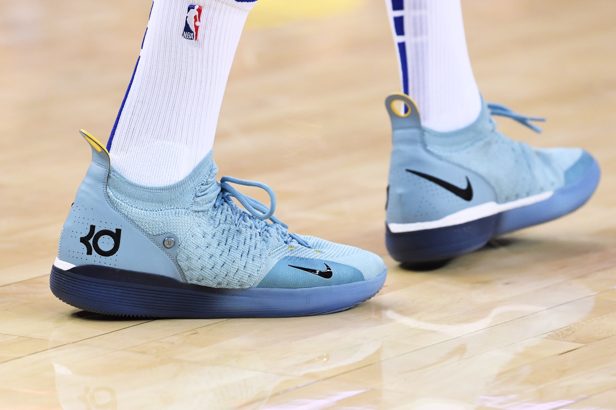 NBA今日球鞋精选：NIKE未来外线头牌“内战”塔克上脚稀有AJ4