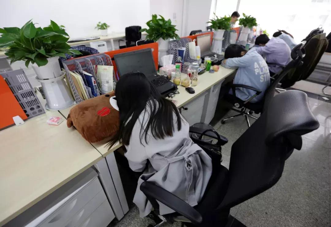 节假日请病假不批不去上班合法吗,病假期间在家办公算病假吗