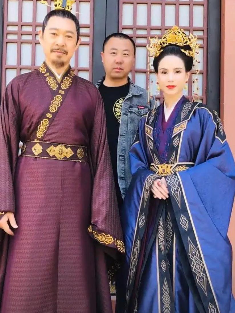 赵露思雷人造型,赵露思综艺红裙公主切造型