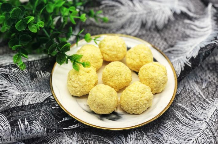 网红甜点椰丝球自己动手做，简单零失败，甜丝丝的吃不胖