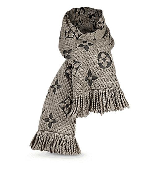 今年流行三角式的围巾,今年流行啥子颜色的围巾