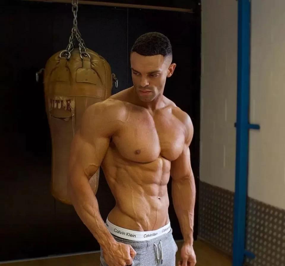 健身教练吃什么增肌,健身教练训练100个技巧