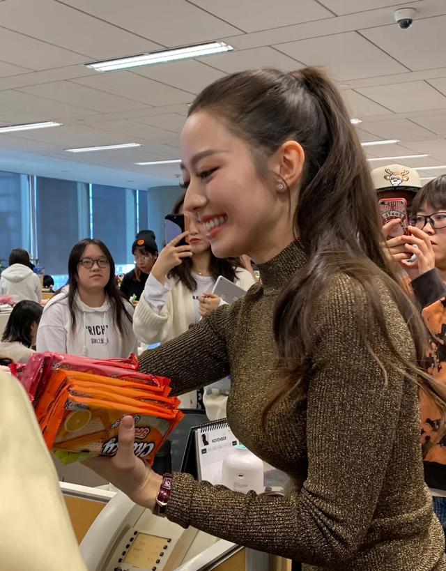 郎朗老婆吉娜魔鬼身材,郎朗老婆吉娜身材怎么保持