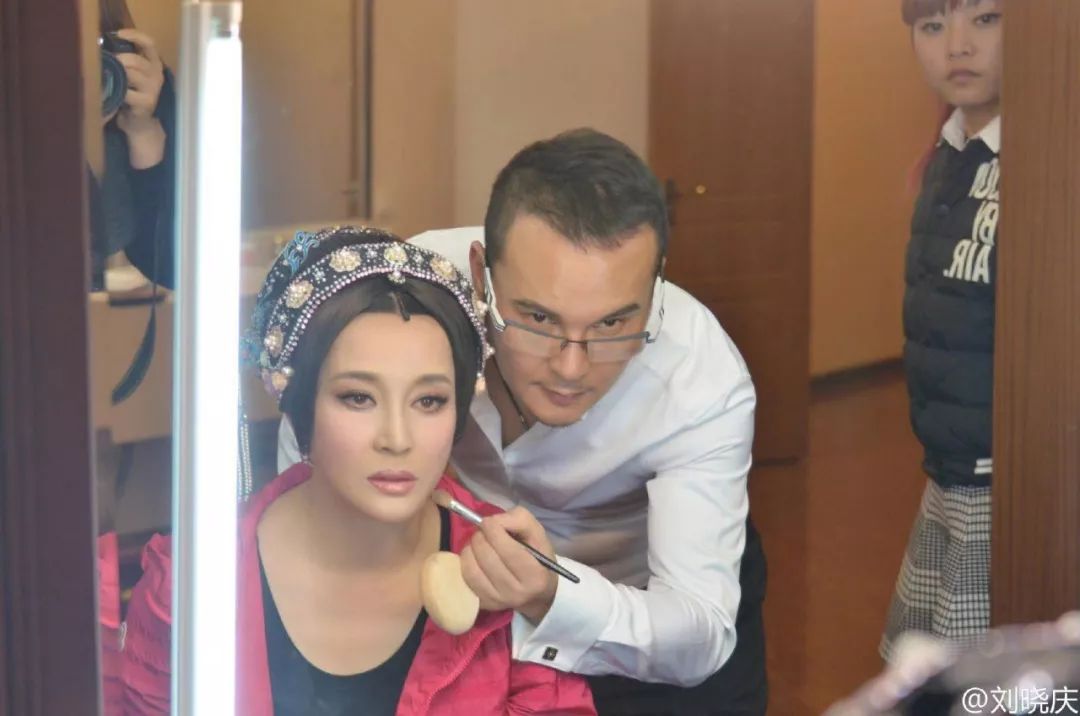 刘晓庆参加毛戈平家宴,刘晓庆和毛戈平友情长达25年