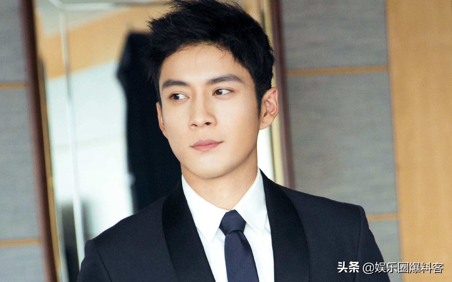 娱乐你问我答之:蔡徐坤凭实力奶全团?肖战低调复工了?