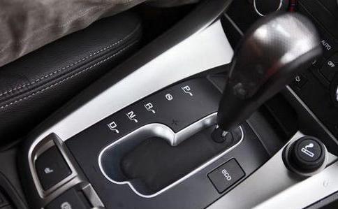 自动挡等红灯要挂什么挡位,自动挡等红灯时挂哪个挡