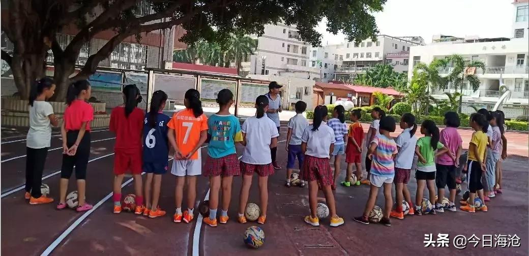 中国首次夺得世界中学生女足冠军,获得冠军的小学女足