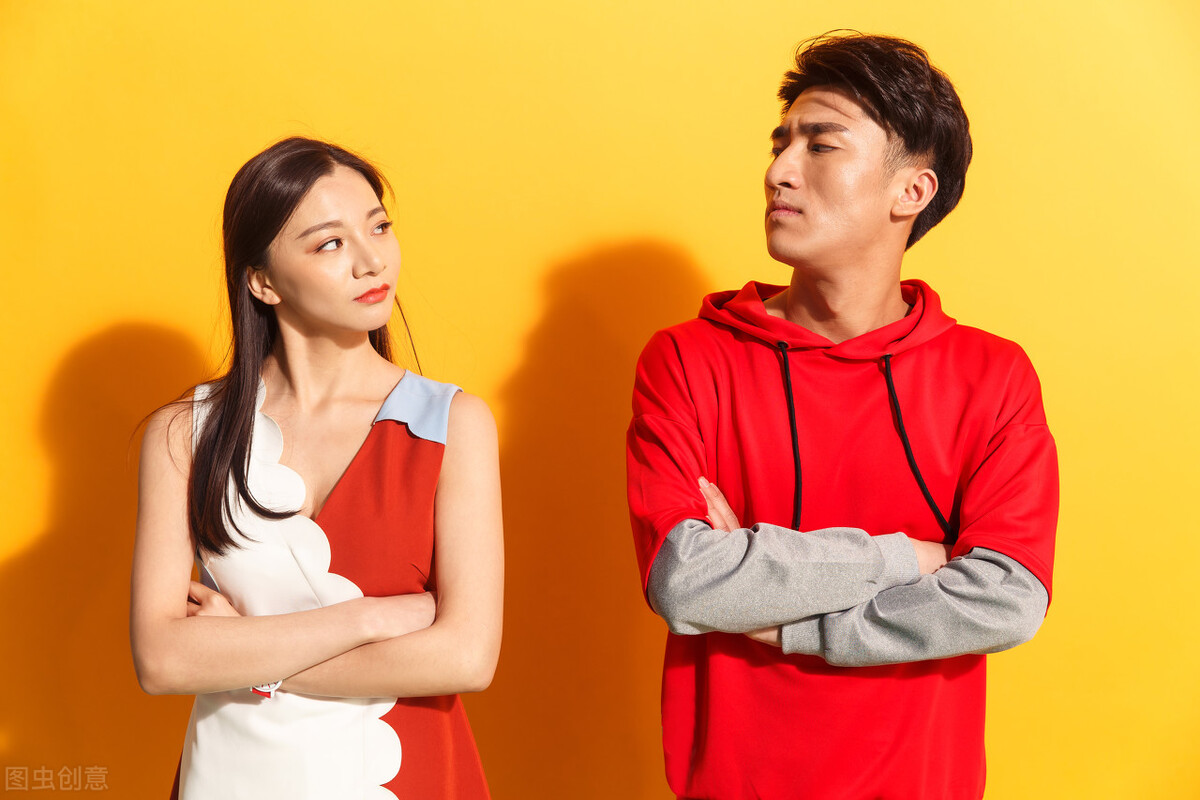 男朋友生气摔东西要分手吗,男朋友生气要分手不回信息