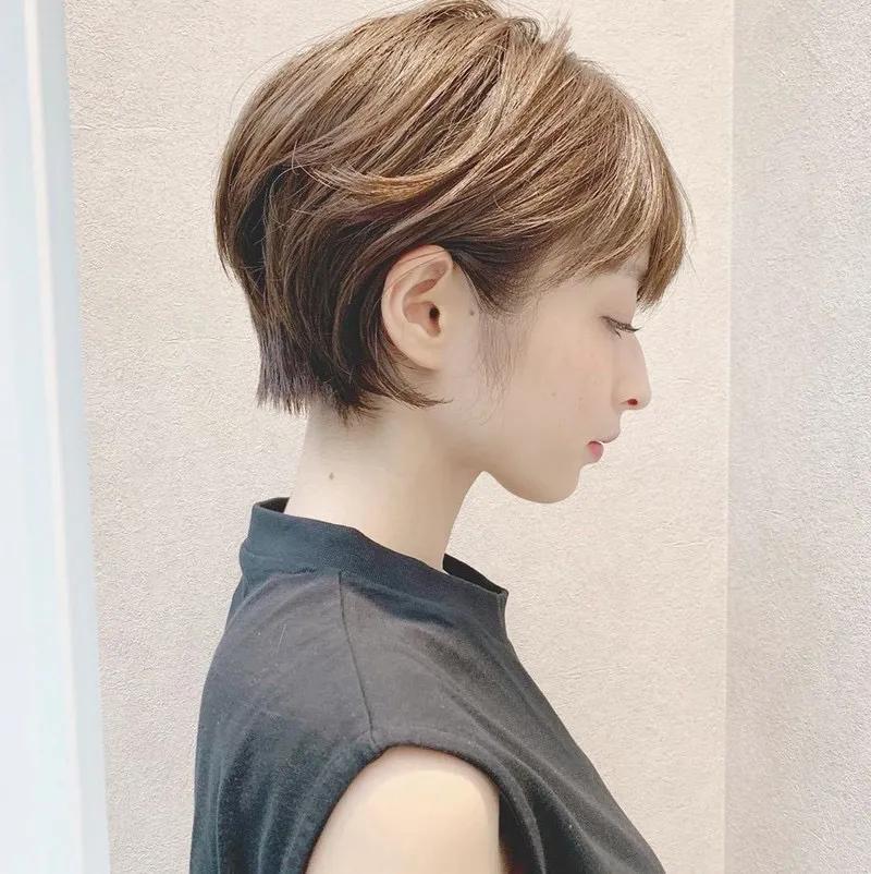 挂耳短发短款,挂耳式小短发