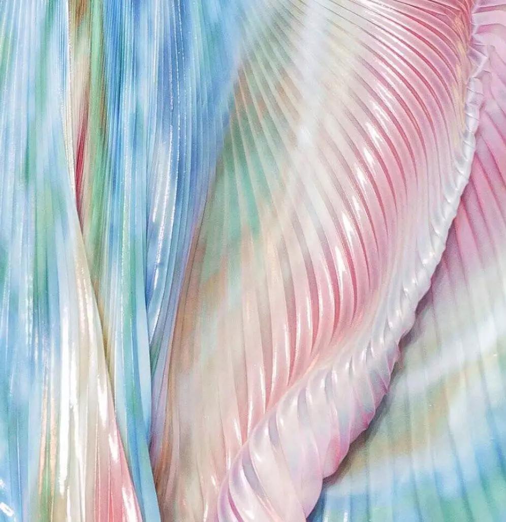 刘亦菲金裙子,刘亦菲穿一袭仙女裙现身活动