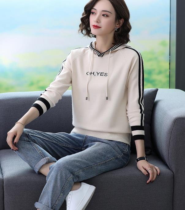 真正会打扮的人到了秋天也不慌,找件针织衫配条哈伦裤就能穿出门