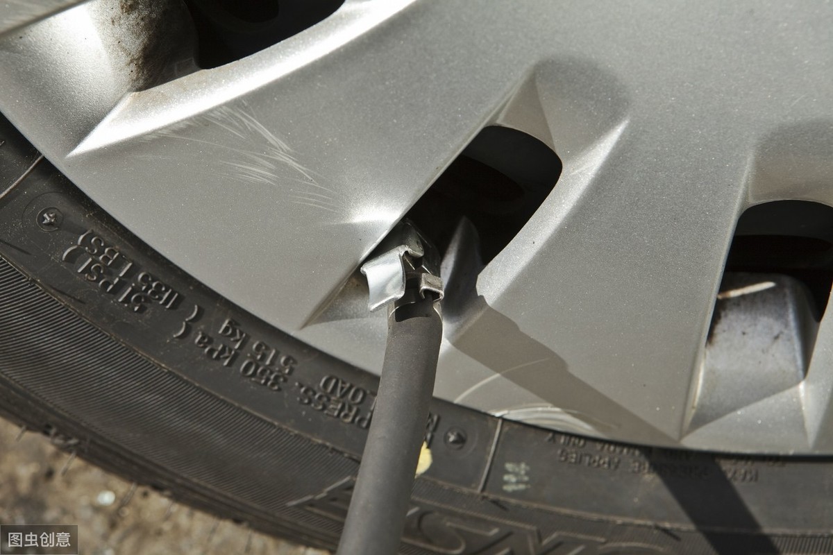 胎压跟轮胎标准胎压相差多少正常,胎压正常2.5如果打到2.8行不行