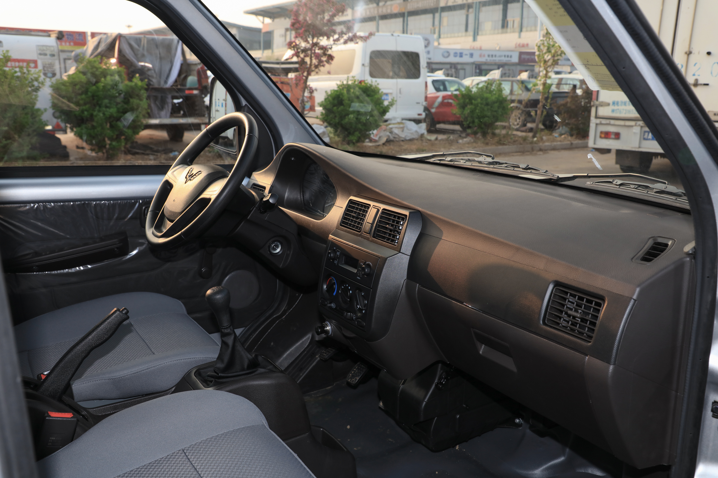 2017五菱荣光小卡还值多少钱,现在的五菱荣光小卡多少钱