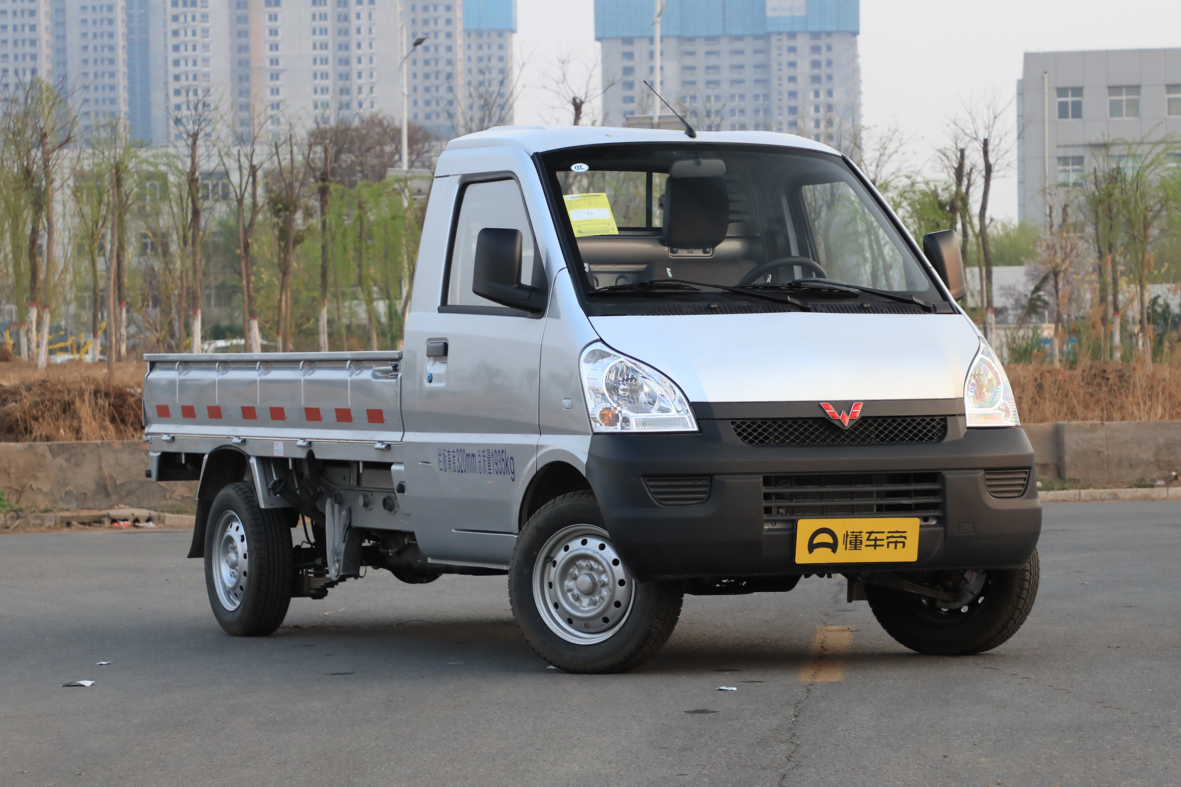 2017五菱荣光小卡还值多少钱,现在的五菱荣光小卡多少钱