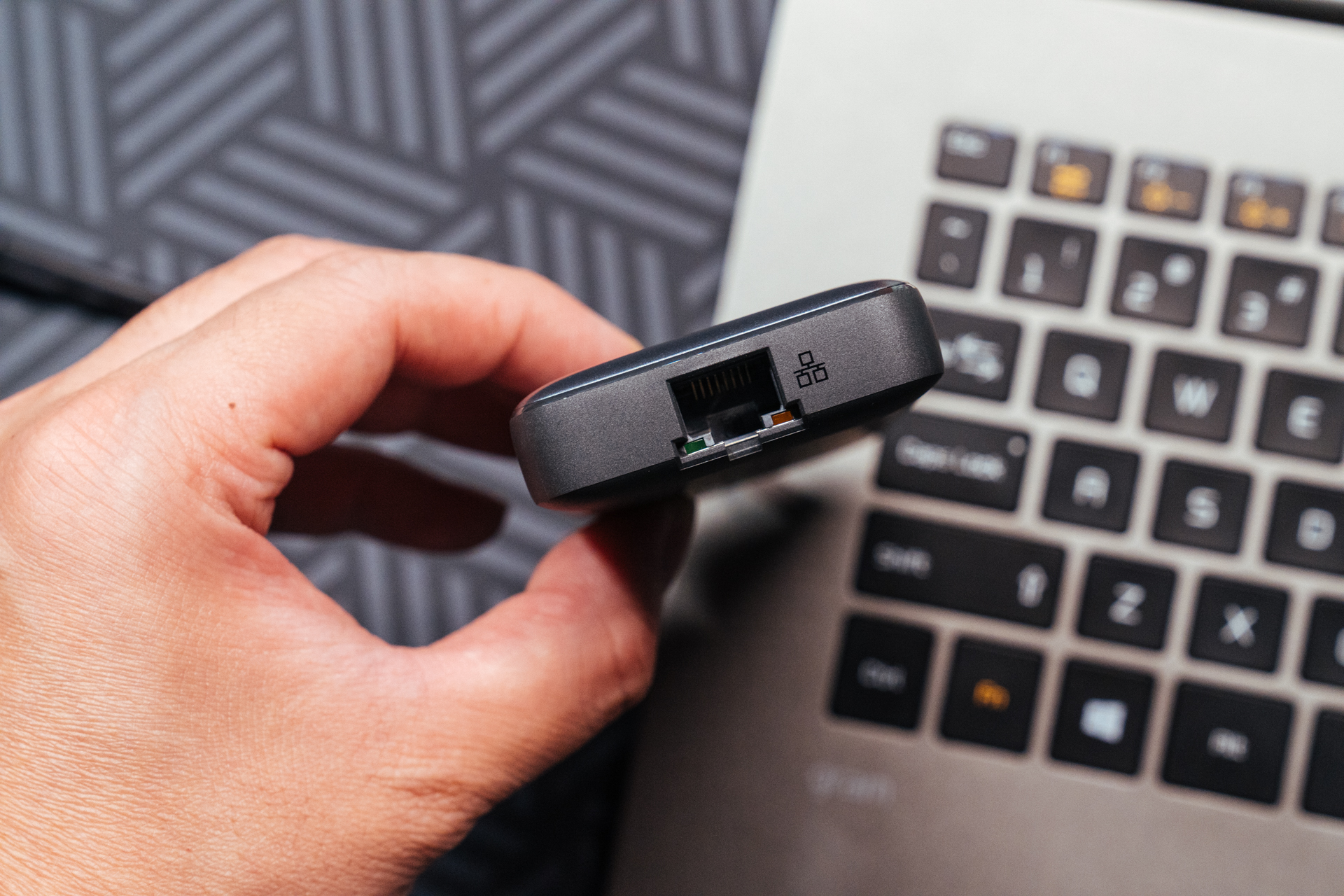 自己办公桌面布置,最简单的办公室桌面布置图