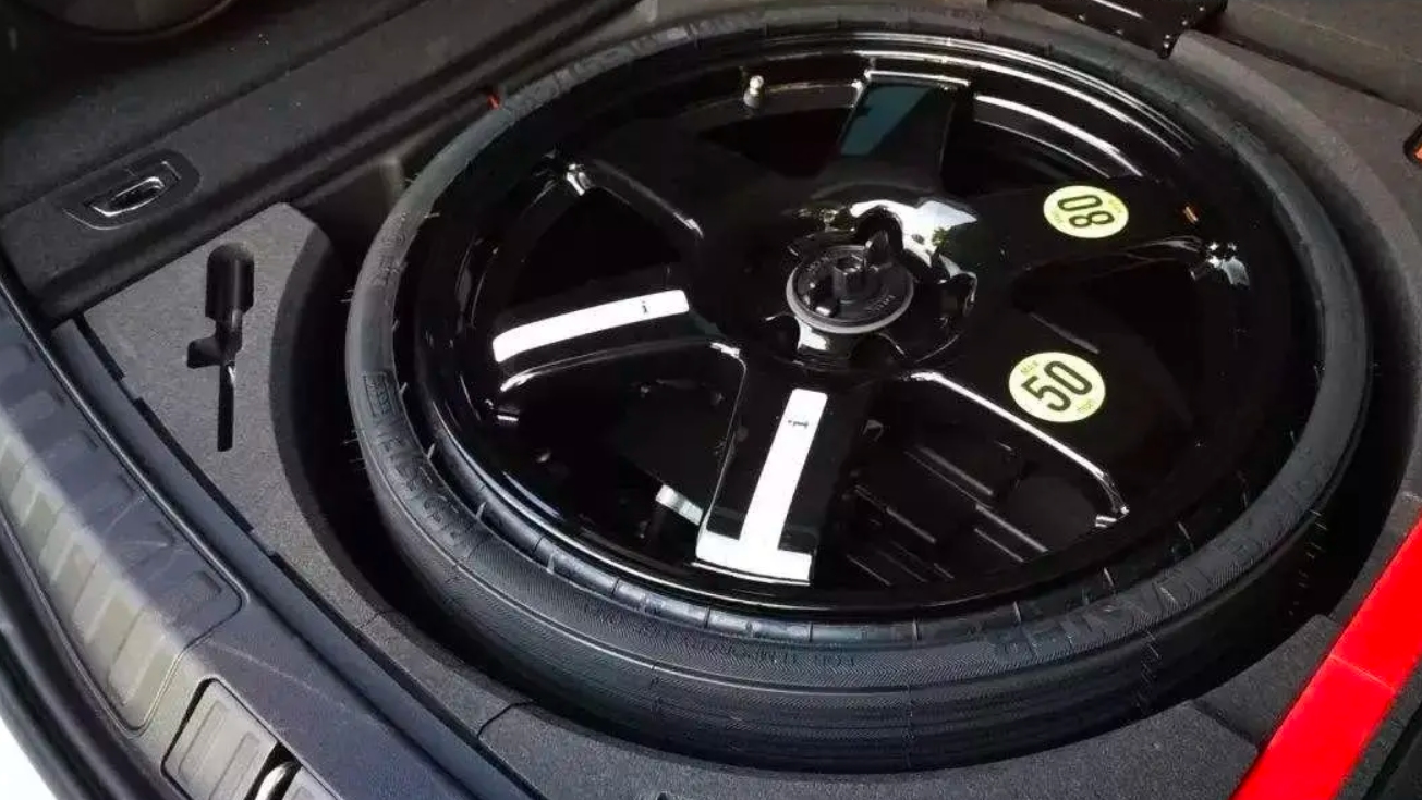 停车时被人恶意锁了轮胎咋办？有一个方法，只需二十分钟就能开走