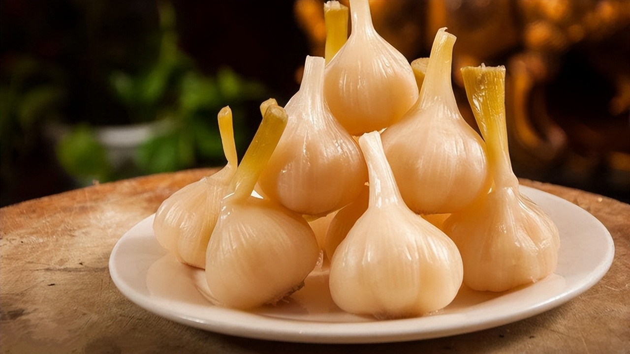 坚持每天吃大蒜对身体有什么影响,坚持吃大蒜的人身体会有哪些变化