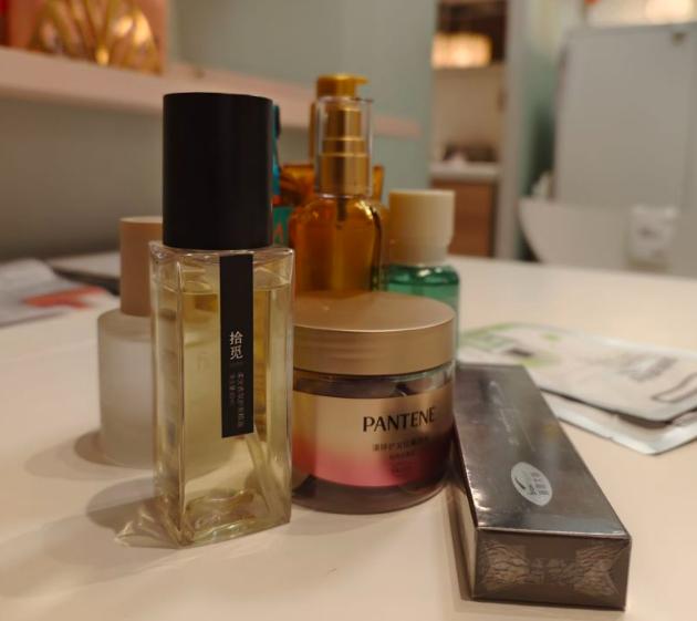 头发刘海翘起来怎么扎,头发毛躁怎么打理刘海