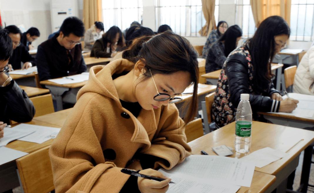 昆山公务员拟任公示名单，97年女大学生职位惹争议，官方霸气维护