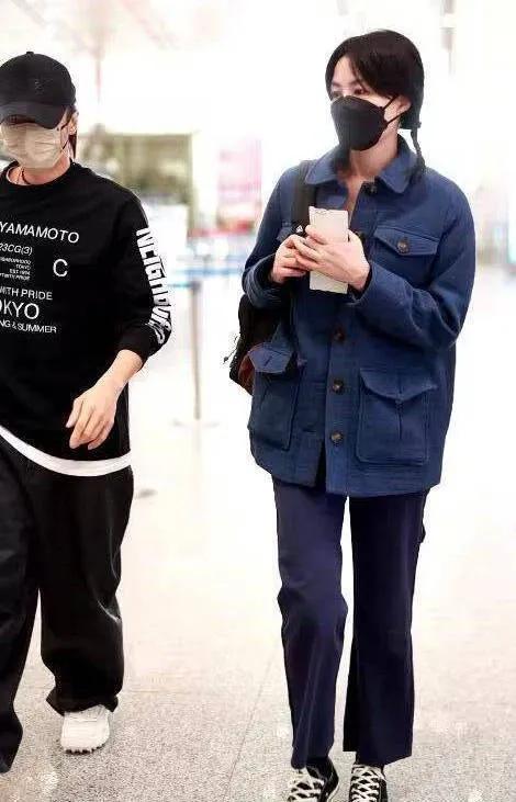 网友晒王菲谢霆锋同框照,王菲谢霆锋高调秀恩爱久违的同框