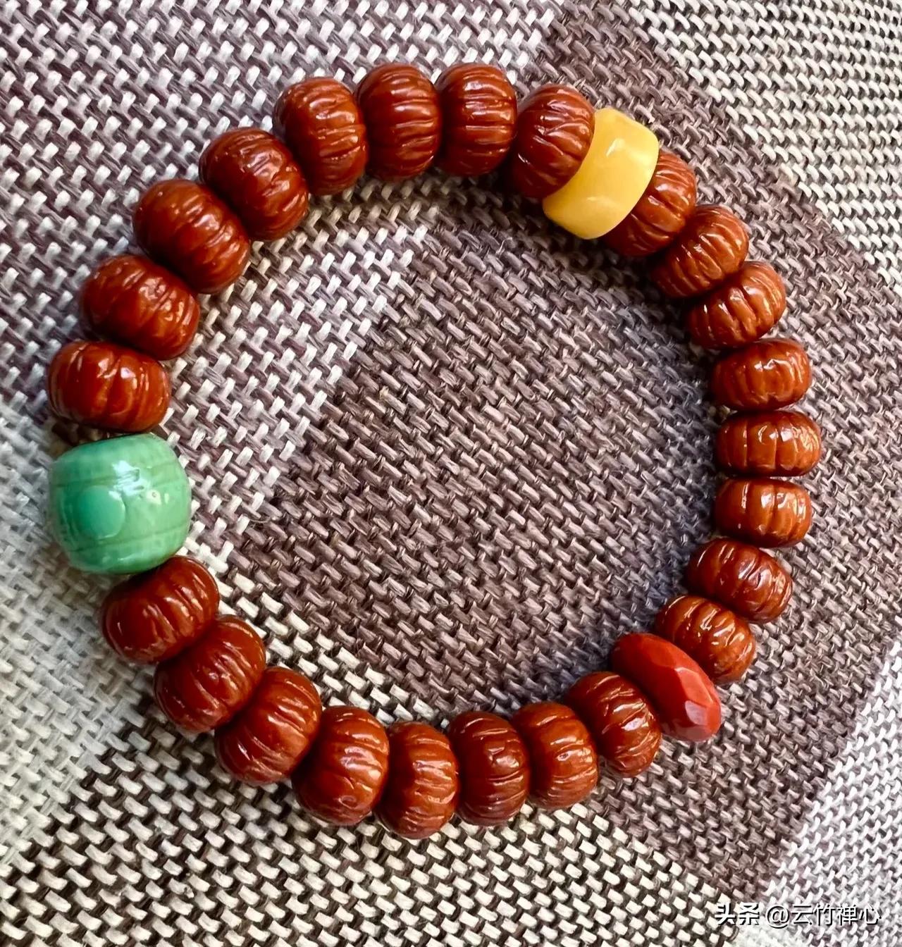 文玩新手佩戴哪种手串,新手玩什么手串不被坑