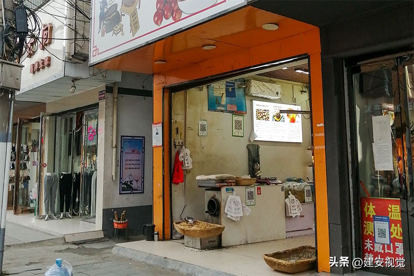 我第一次打工挣钱的经历，在打井队干活，20天挣了25元钱