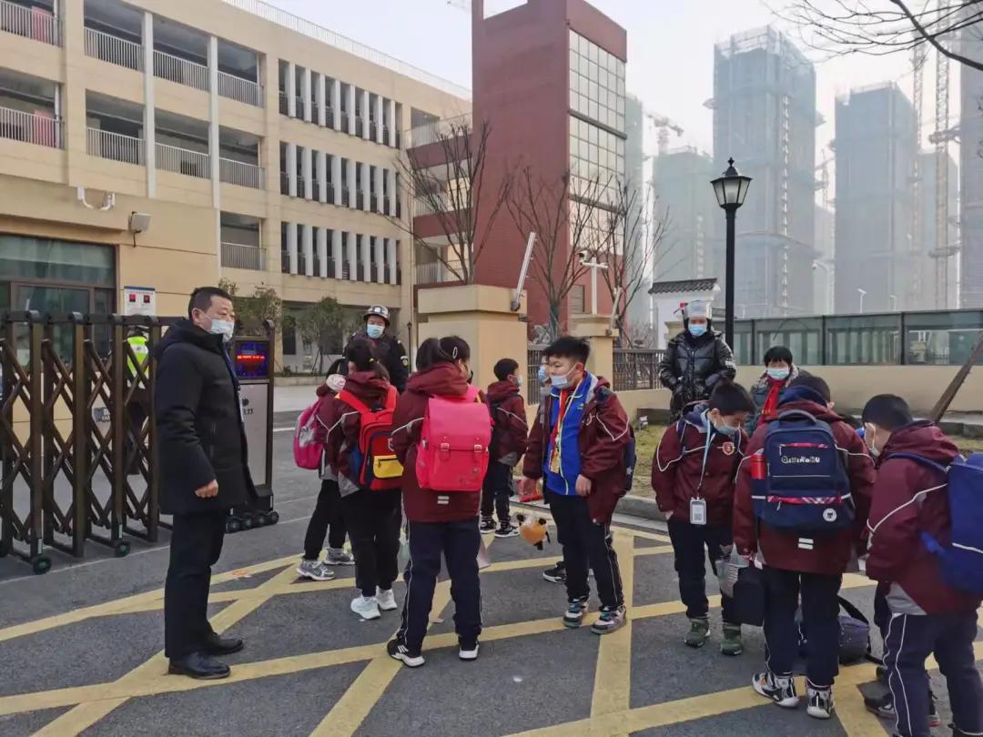 骞冲畨鏍″洯鎶ゅ鏈夋垜,骞冲畨鎶ゅ闃熶负瀛︾敓瀹夊叏淇濋┚鎶よ埅