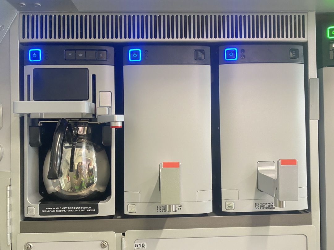 国产大飞机c919正式交付东方航空,国产大飞机c919首飞内部视频