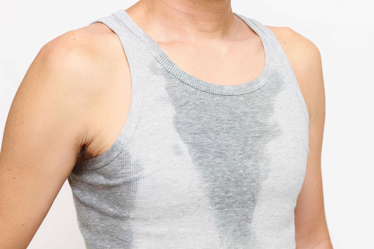 老人晚上出虚汗吃什么食物好,老人突然胸闷喘不过气全身虚汗