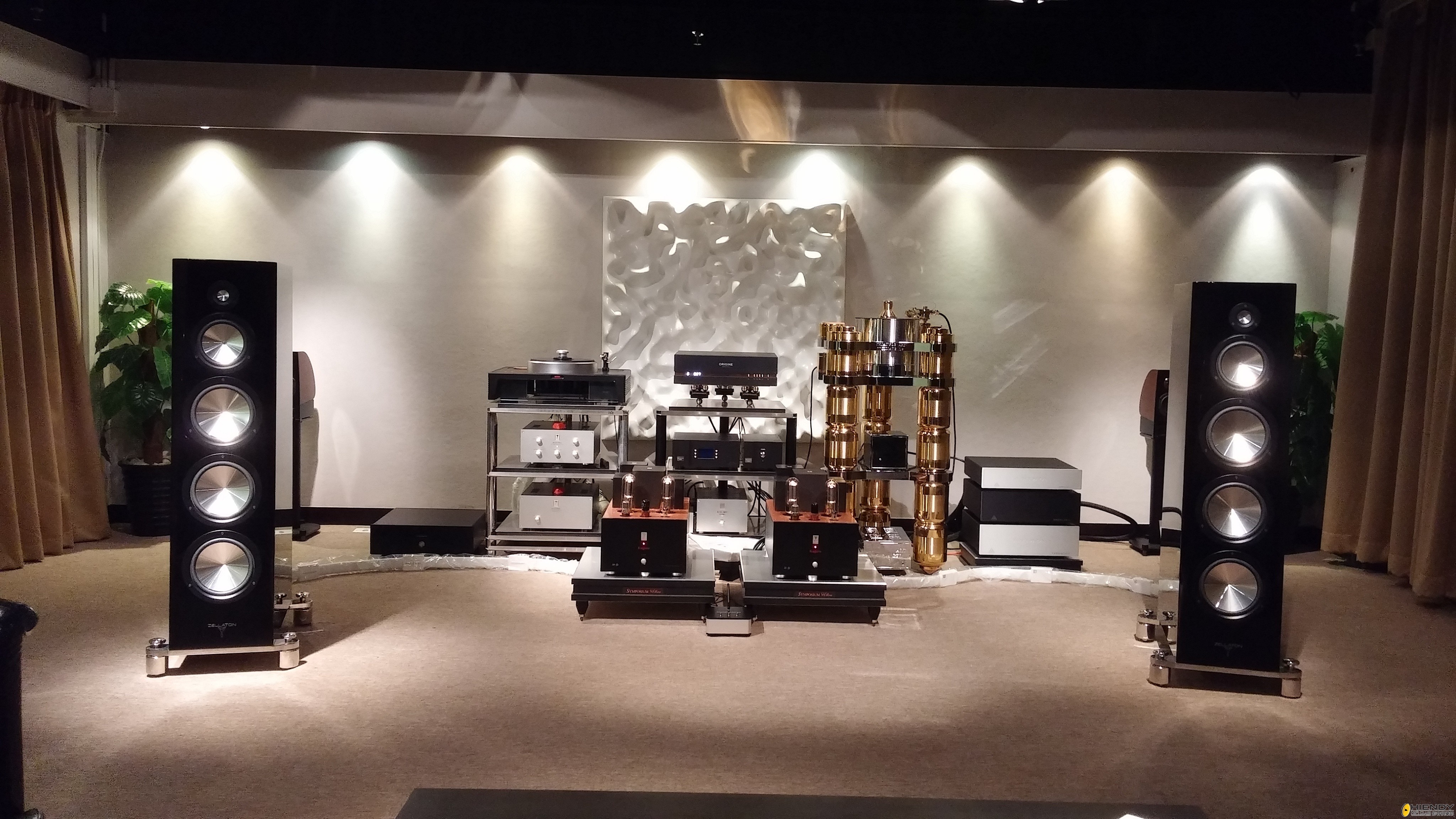 一个人对自己喜欢的东西有多入迷，朋友买了根音响线花了十万