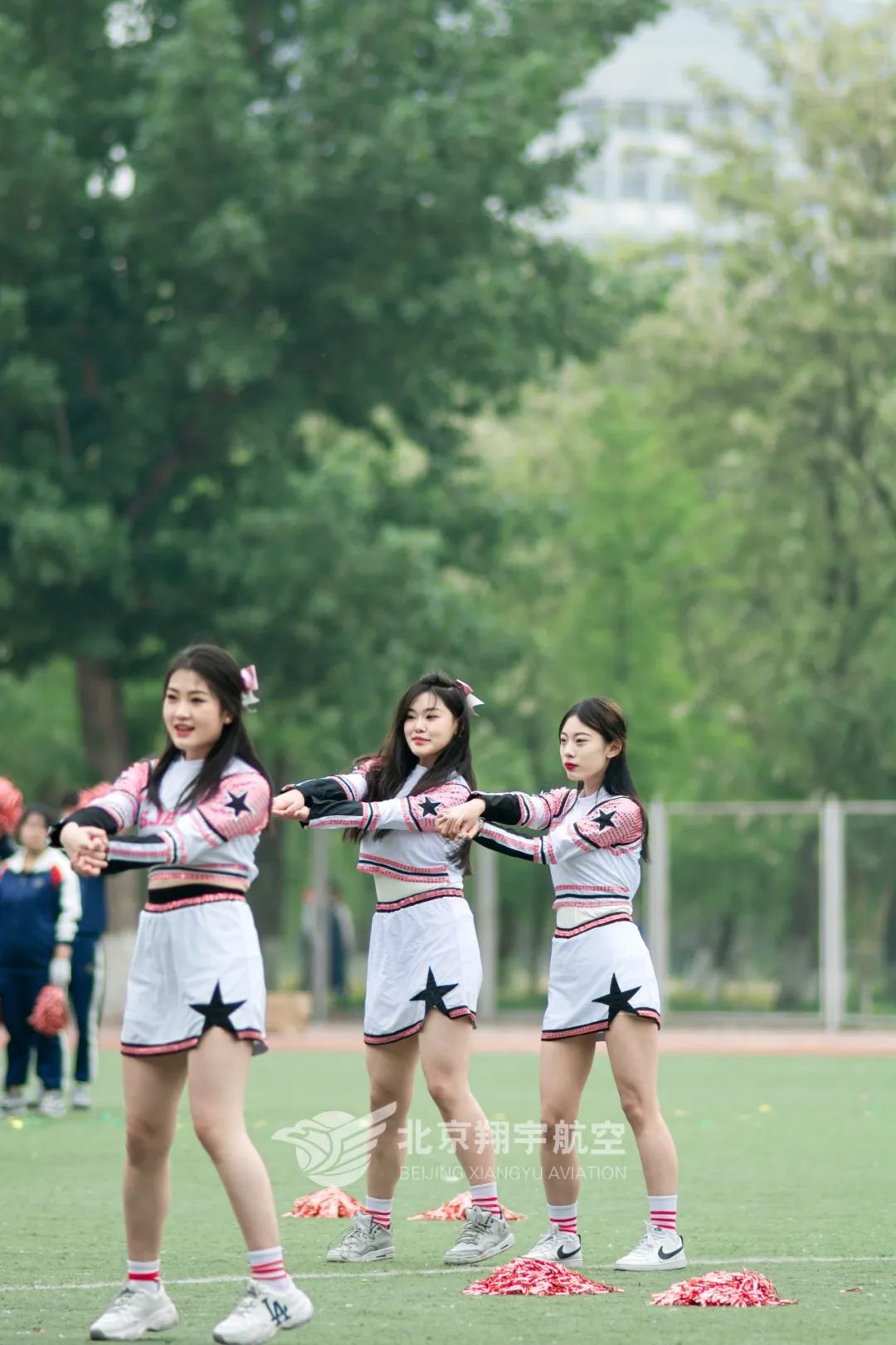 走进学校让心情愉悦,走进安静整洁的教室时我深感自豪