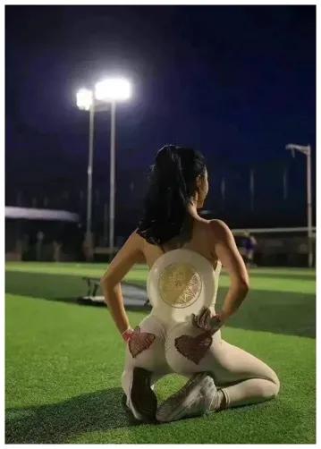 足球上天自有安排,足球要踢向自家球门