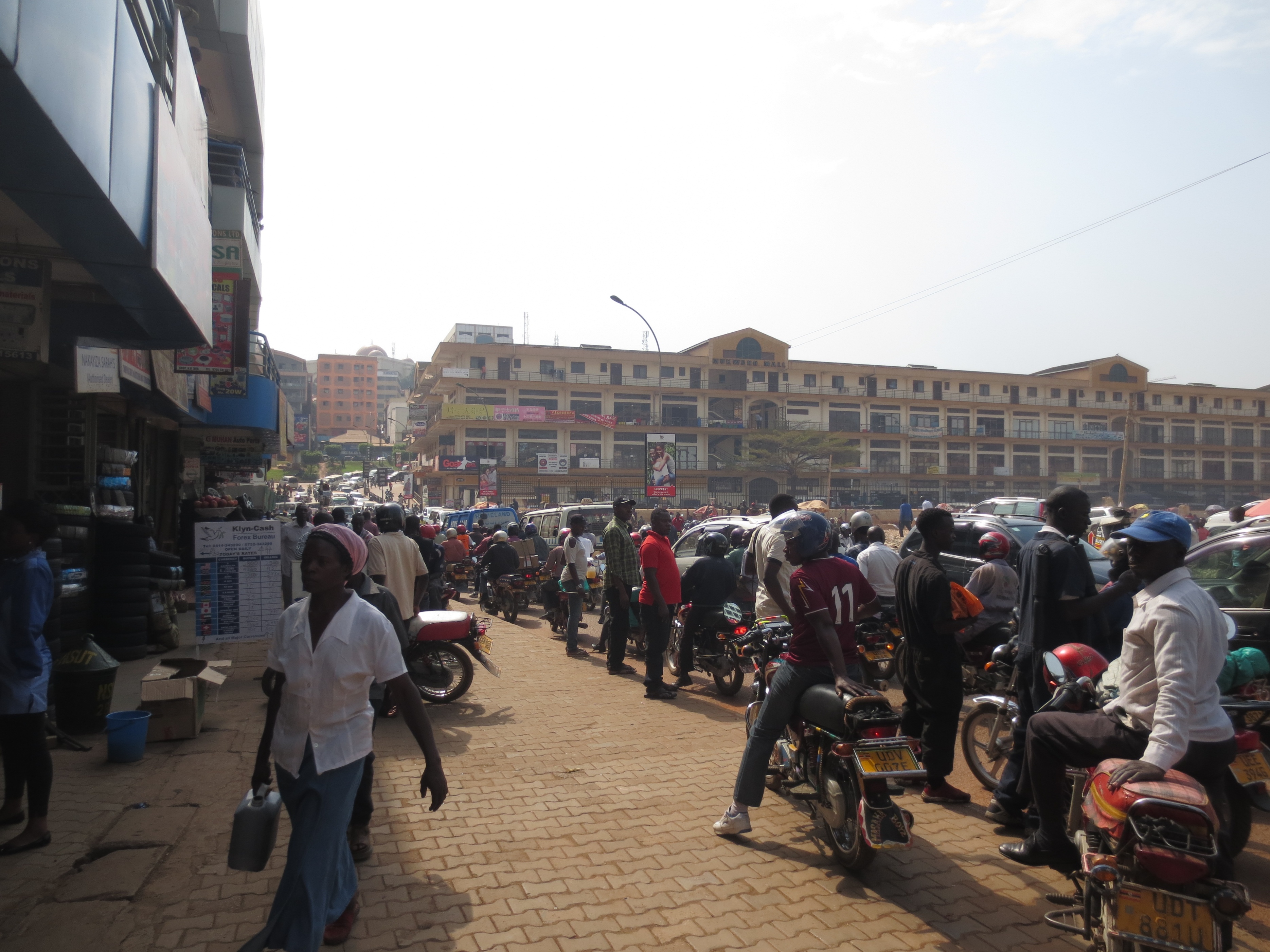 一个保民生不保经济的国家样本-乌干达