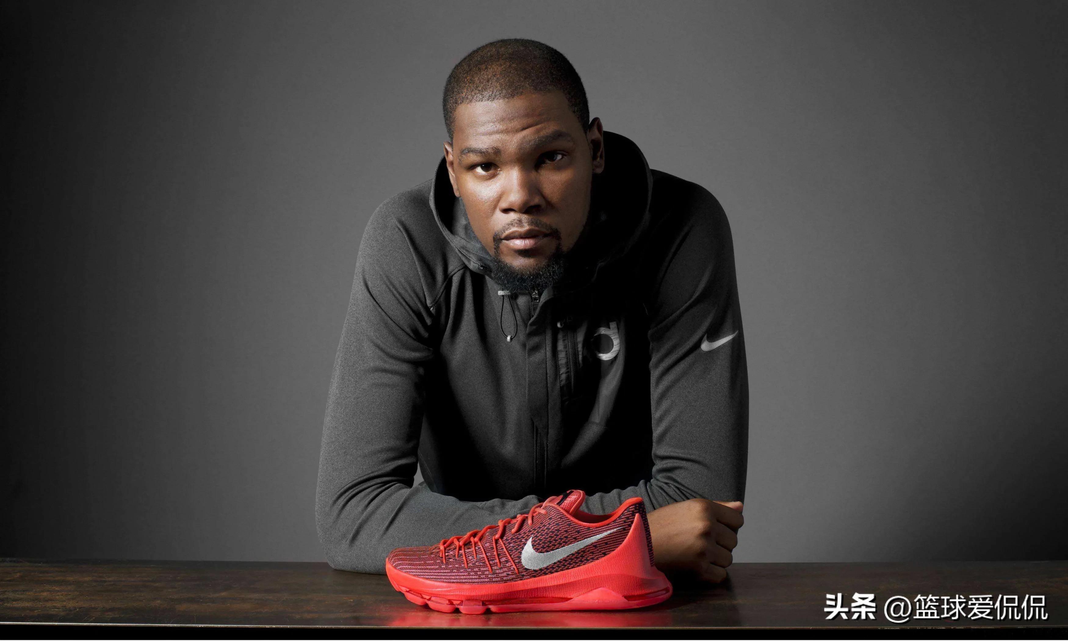 17到19年杜兰特库里詹姆斯薪水,nba球星詹姆斯年收入是多少