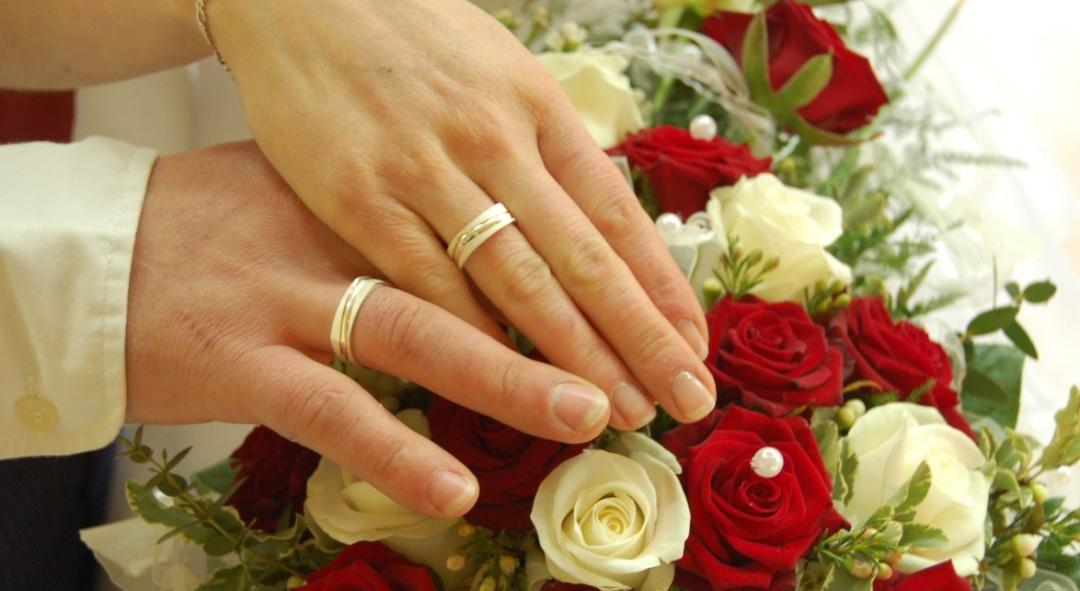 钻戒戒圈可以调整吗,钻戒改圈号后钢印不见了