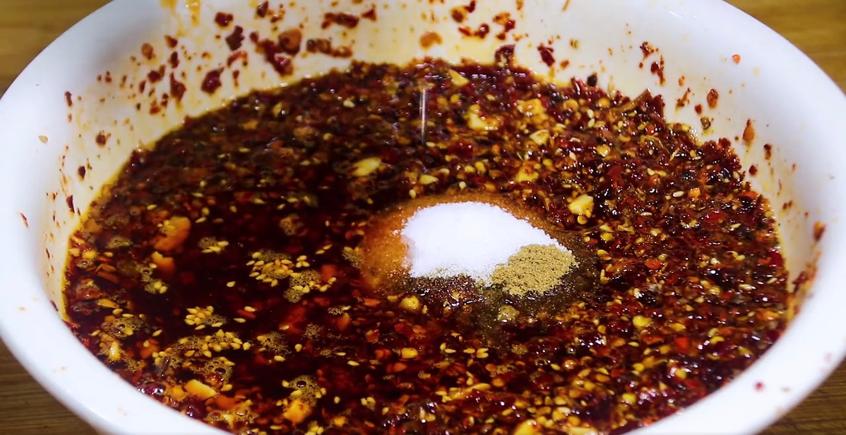 做凉拌辣椒油要烧热来用吗,泼热油的辣椒油怎么做