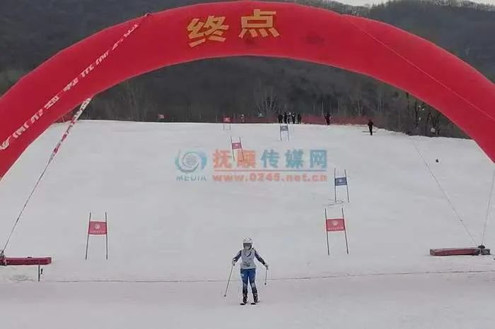 抚顺市滑雪比赛双板,抚顺青少年滑雪队