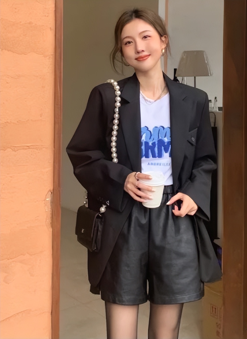 黑丝西装日常搭配高级感,黑色西装怎么搭配黑丝酷酷的